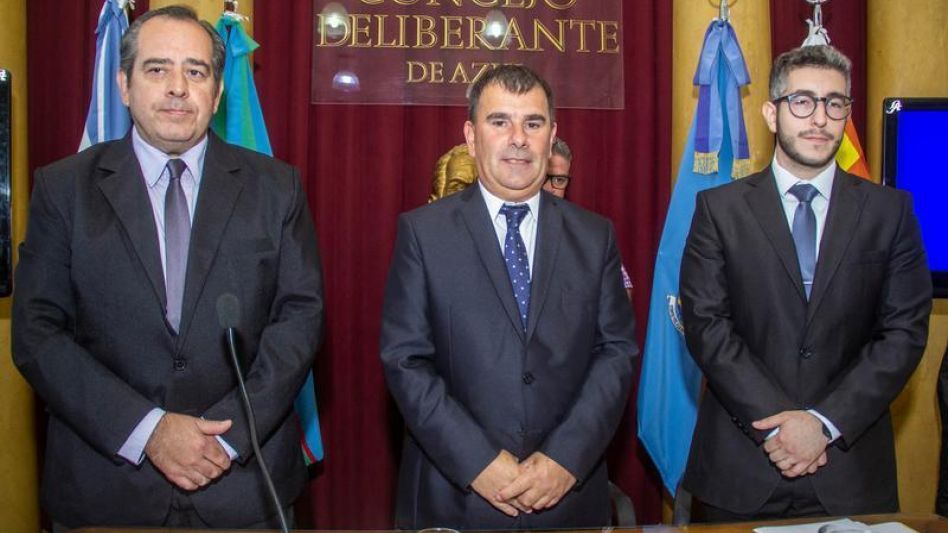 El jefe comunal junto al presidente del cuerpo deliberante el Dr. Juan Sáenz y el secretario Federico Castrovinci. NICOLAS MURCIA