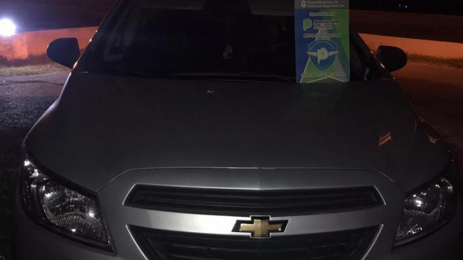 El auto incautado ayer en Azul había sido robado en La Matanza días atrás. El joven que lo conducía fue aprehendido. Después de que lo llevaron a Tribunales para ser indagado recuperó la libertad. FOT