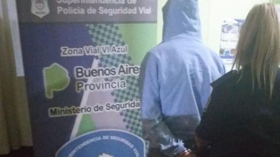 Conducía un auto robado y lo arrestaron en Azul 