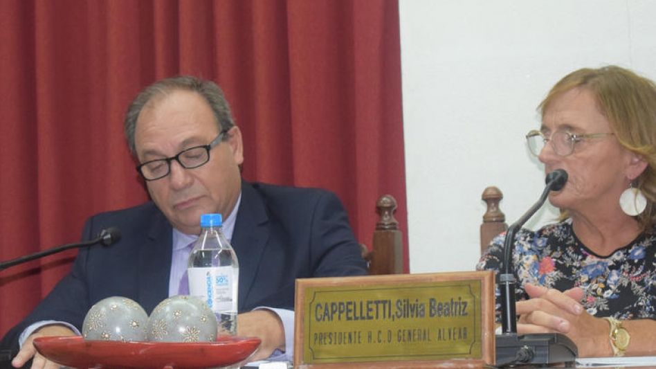 El intendente Ramón José Capra dejó oficialmente inaugurado, el lunes por la noche, el período de Sesiones Ordinarias del Concejo Deliberante de General Alvear.   AGENCIA GENERAL ALVEAR/RAFAEL TORRES
