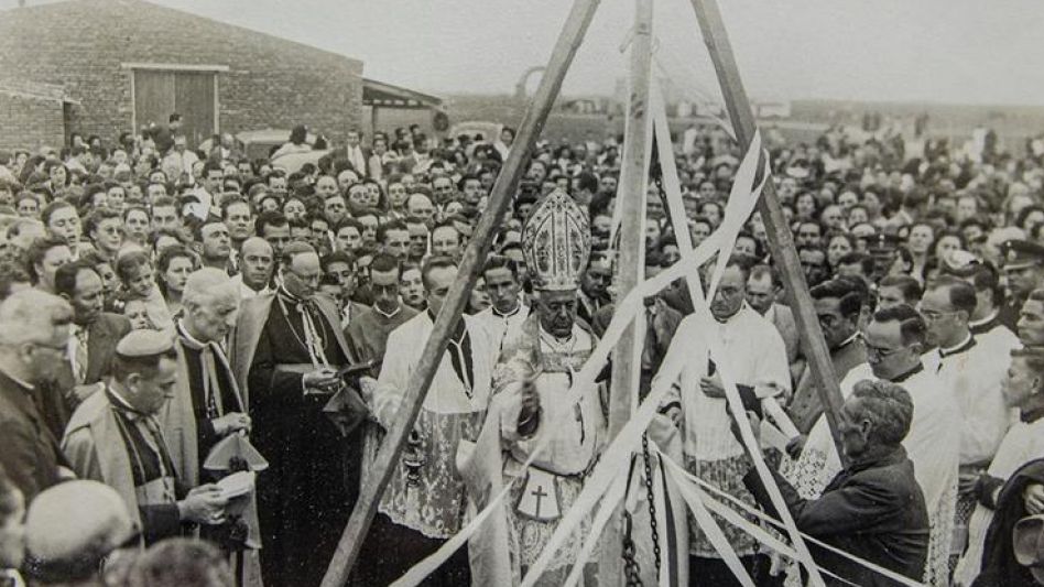 El mismo día de la inauguración del Seminario se bendijo la Piedra Fundamental de la Capilla, la cual finalmente se inauguró el 7 de octubre de 1948.