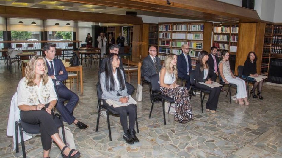 Las autoridades del Colegio de Abogados de Azul decidieron convocar sólo a los nuevos profesionales, restringiendo el acceso al acto de jura, sin presencia de sus familiares y allegados.