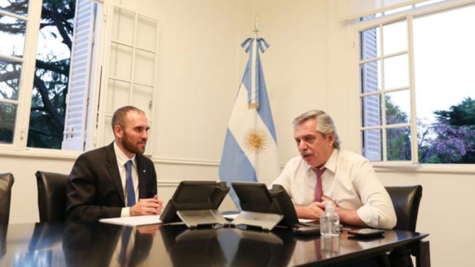 Deuda: el Gobierno propondría una quita cercana al 50% y postergación por cuatro años