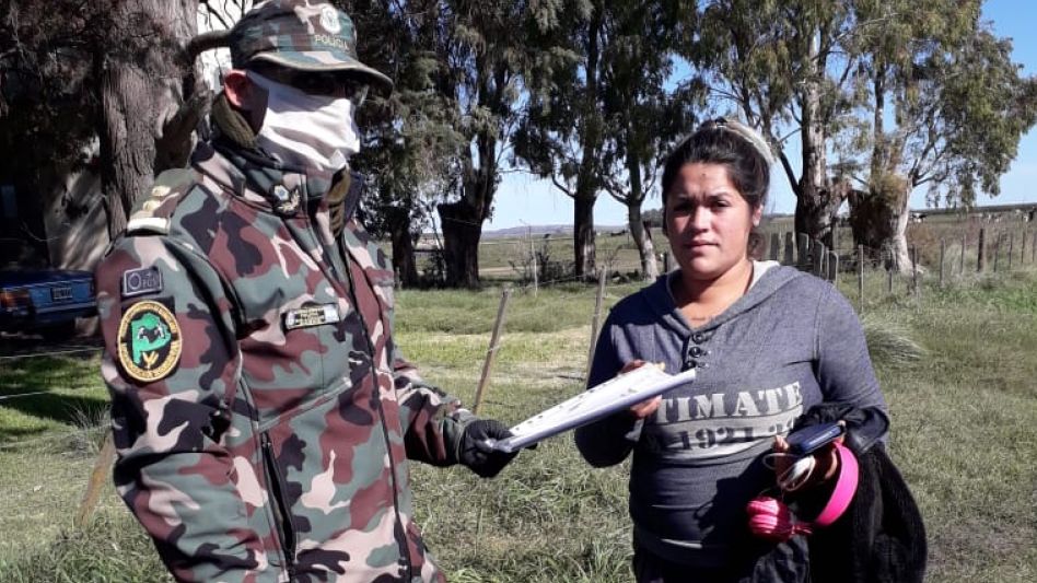 Personal del CPR Azul entregó material pedagógico a alumnos de escuelas rurales