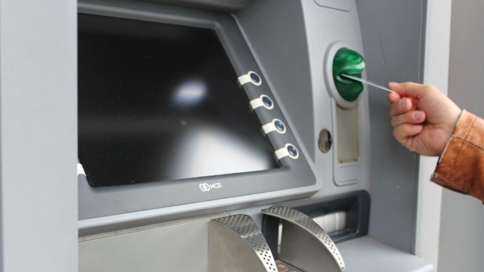 Engañada, desde su cuenta bancaria transfirió más de 17.800 pesos a un estafador