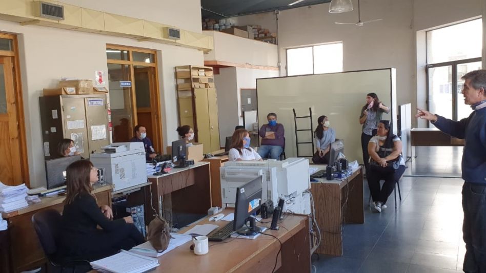Dictada por el ingeniero en Seguridad e Higiene Sergio Carella, tuvo lugar una capacitación sobre medidas de seguridad destinada al personal del área de Ingresos Públicos. PRENSA MUNICIPAL