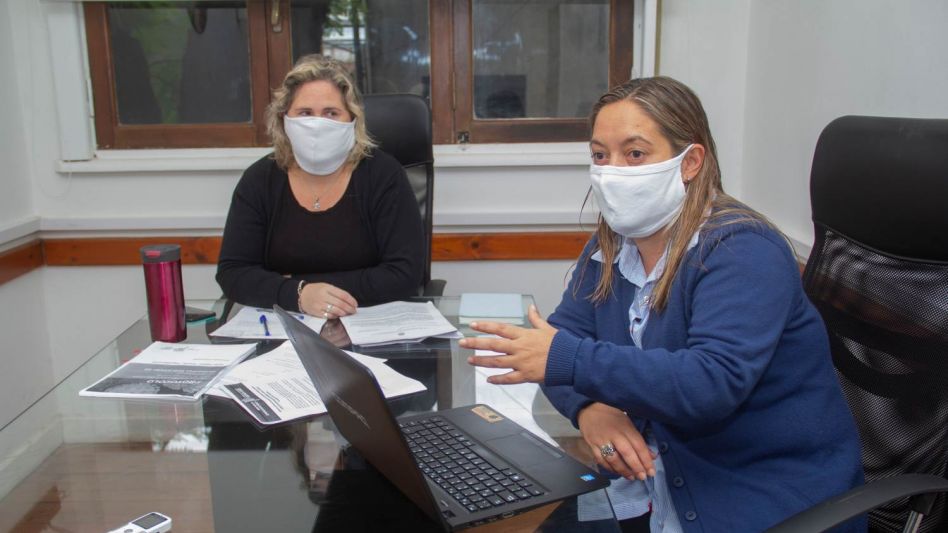 Fernanda Ibarra, subsecretaria de Gobierno; y Maya Vena, secretaria de Cultura, Educación, Deportes y Juventud de la Comuna, NICOLÁS MURCIA  