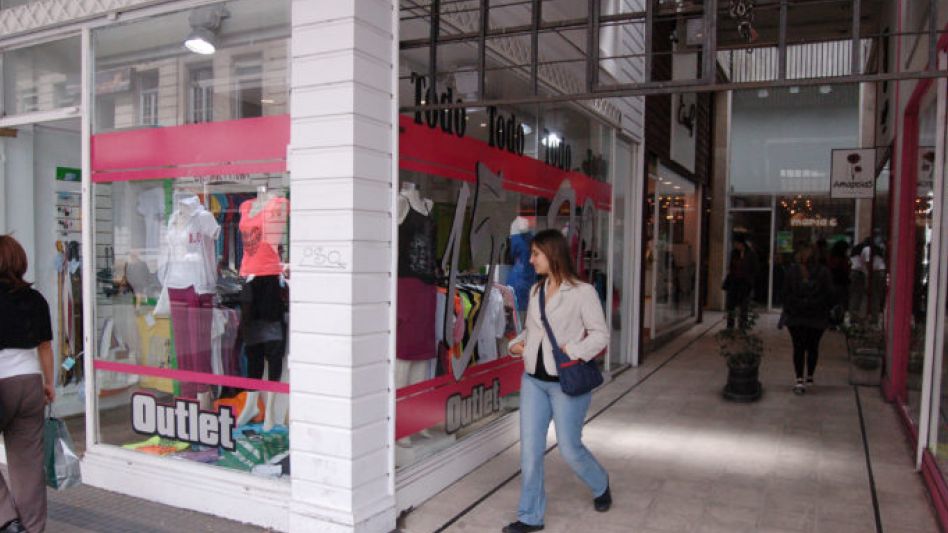 Habilitan una rebaja de hasta el 25% a trabajadores de comercio suspendidos
