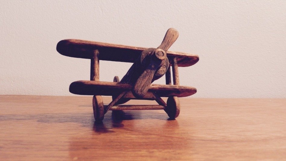 Con este primer trabajo, un juguete para su hijo, el artesano se dio cuenta que podía llegar mucho más allá con las construcciones en madera.