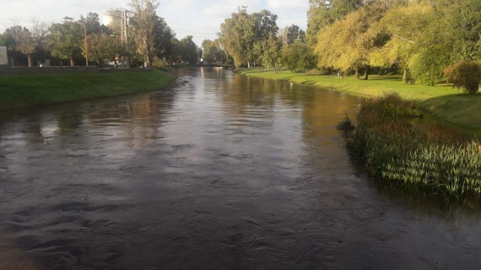 Notable crecida del Arroyo Azul