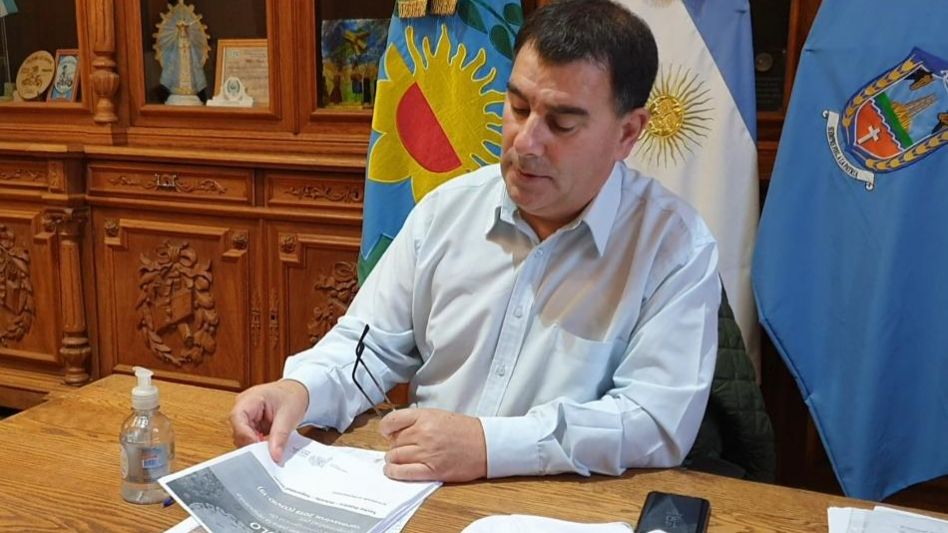 El intendente Hernán Bertellys destacó que como ya les comuniqué a los ciudadanos del Partido de Azul, estamos a la expectativa de la aprobación de los rubros y protocolos.