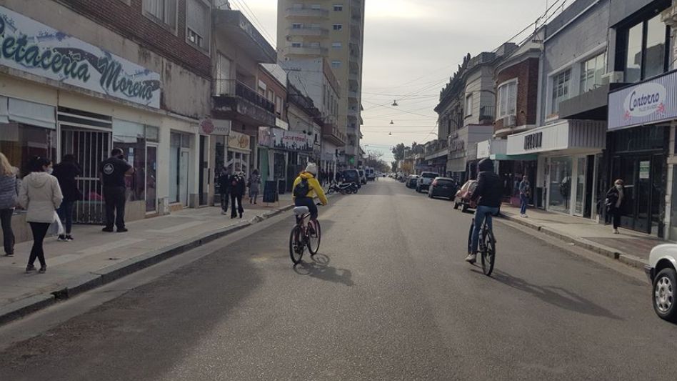 La calle Moreno también se vio poco transitada con el corte dispuesto por el municipio. POCISIÓN ADELANTADA.COM.AR