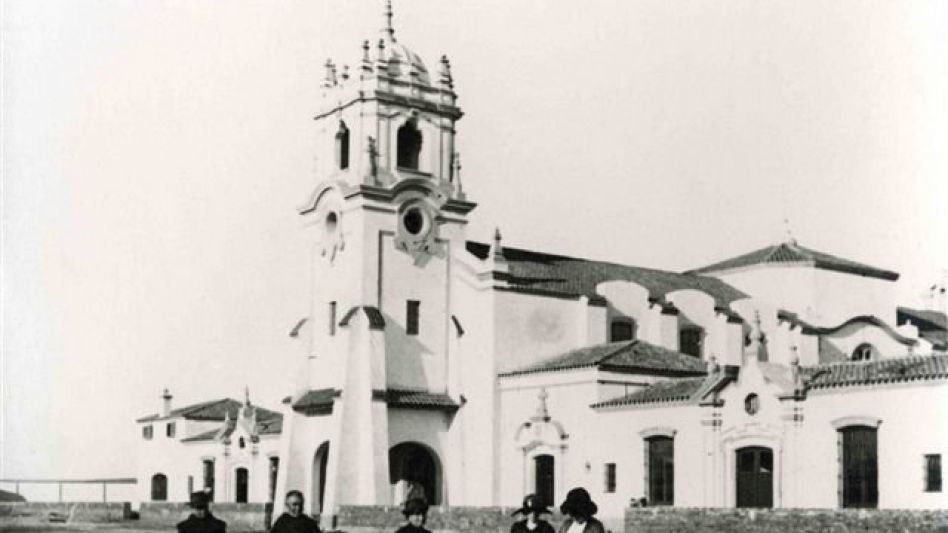 Iglesia Sagrado Corazón de Jesús en sus comienzos. GENTILEZA PORTAL CHILLAR (WWW.CHILLAR.COM.AR)