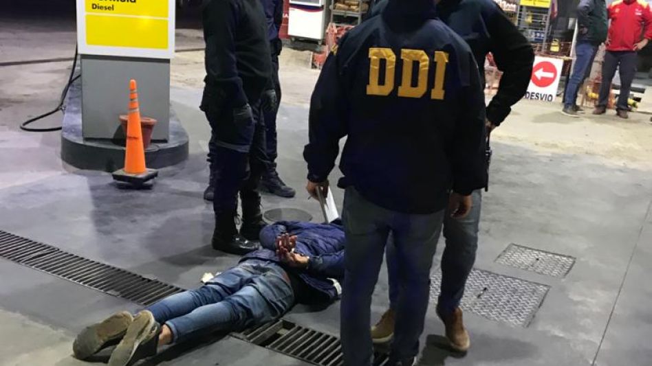 El acusado de este intento de robo es un joven que tiene 23 años. Portaba un revólver calibre 32 que le fue incautado cuando resultó aprehendido. FOTOS: DDI AZUL/PBA     