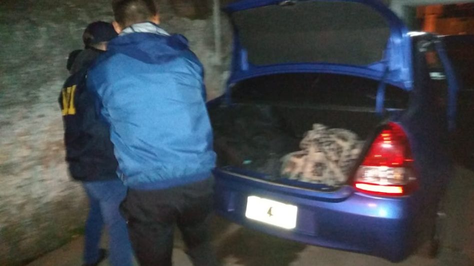 El acusado de este intento de robo, cuando este martes era trasladado desde la DDI Azul a la Unidad 38 de Sierra Chica. FOTO: DDI AZUL/PBA