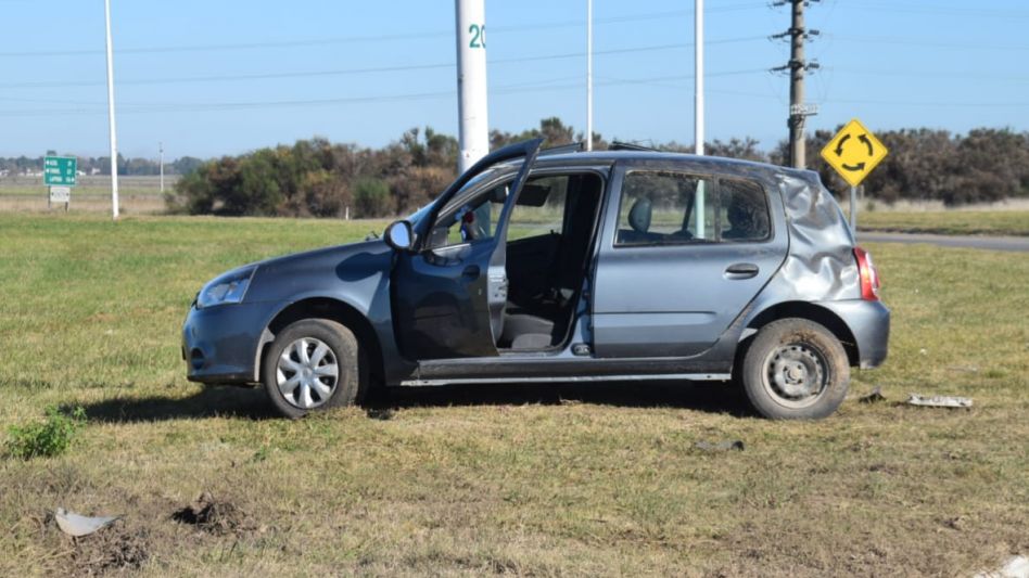 Volcó un auto en el que viajaba un matrimonio de Azul