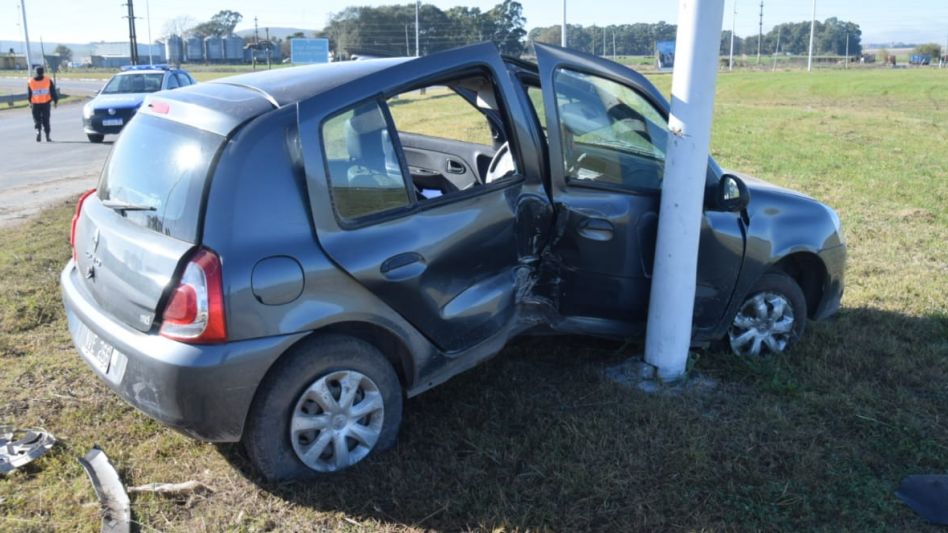 Volcó un auto en el que viajaba un matrimonio de Azul