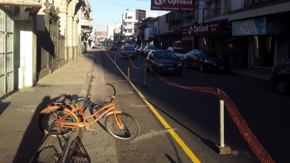 El primer tramo de senda peatonal que tiene el centro de Azul.