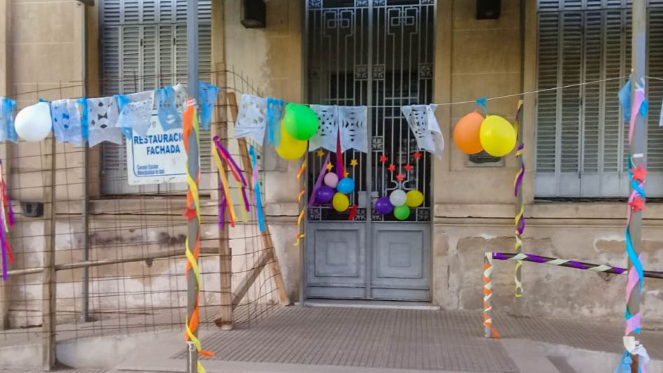 Feliz cumpleaños para las escuelas 17 y 18