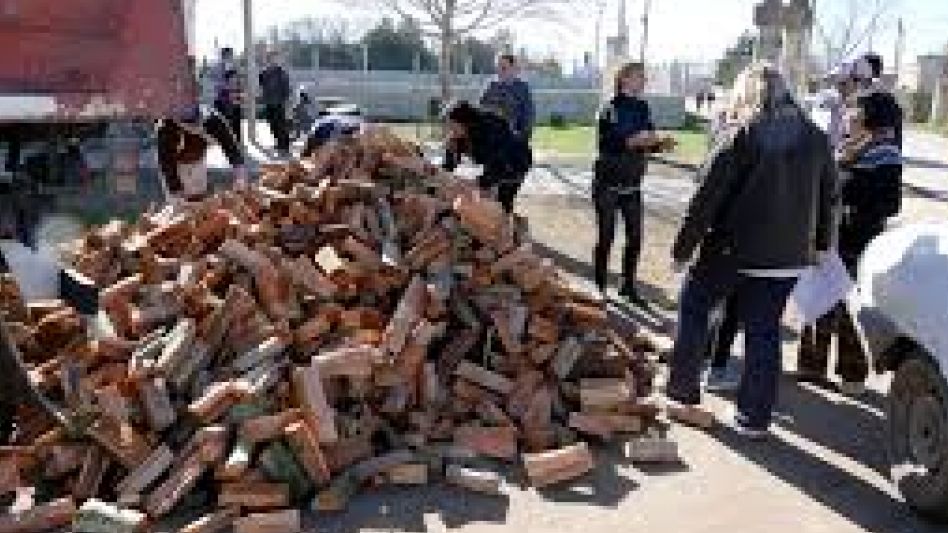 Desde el Plenario de Comisiones Vecinales de Azul aseguraron que la situación extraordinaria por la pandemia del coronavirus está impactando fuerte en los distintos barrios de esta ciudad.    ARCHIVO/