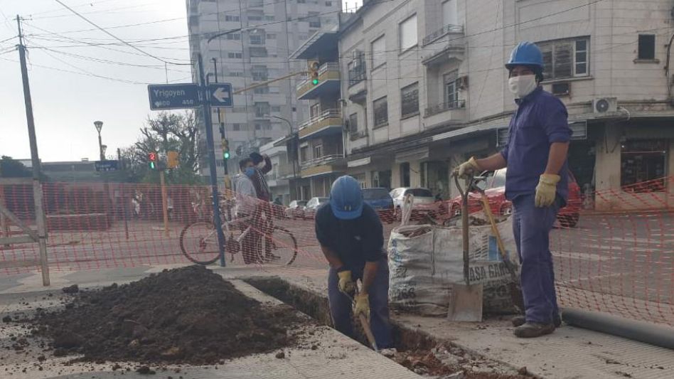 Tareas en la Plaza San Martín por red eléctrica