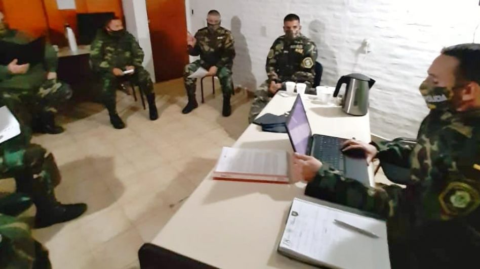 Capacitación de funcionarios policiales para un curso de "Seguridad en Prevención Rural" 