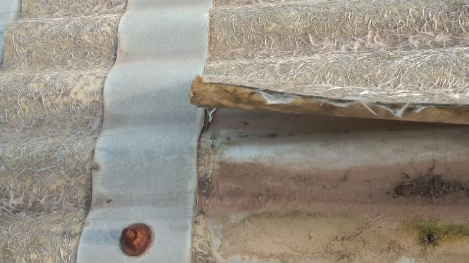 Daños en un techo. Los cometieron sujetos que quisieron ingresar a robar a una maderera en dos oportunidades.