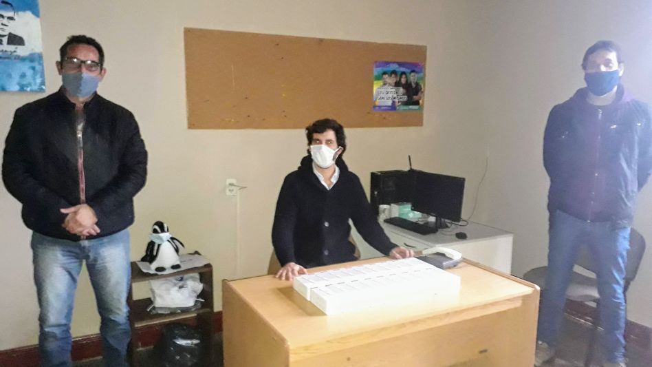 Nelson Sombra, Ramiro Borzi y Silvio Santillán en la oficina del responsable de Región Sanitaria IX.PRENSA FRENTE DE TODOS