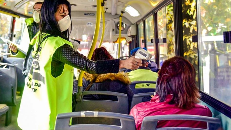 A partir de mañana caducan los permisos y solo podrán viajar en transporte público trabajadores esenciales. (Mun. La Plata)