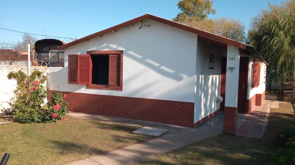 La casa donde este robo ocurrió e imágenes de lo que fue este episodio delictivo por el que hay una denuncia en sede policial. FOTOS GENTILEZA: STELLA MARIS MARINO