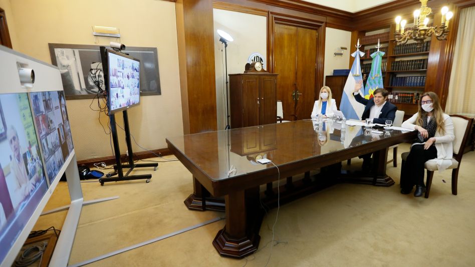 Kicillof conmemoró el Día de la Bandera junto a niños y niñas de los 135 municipios