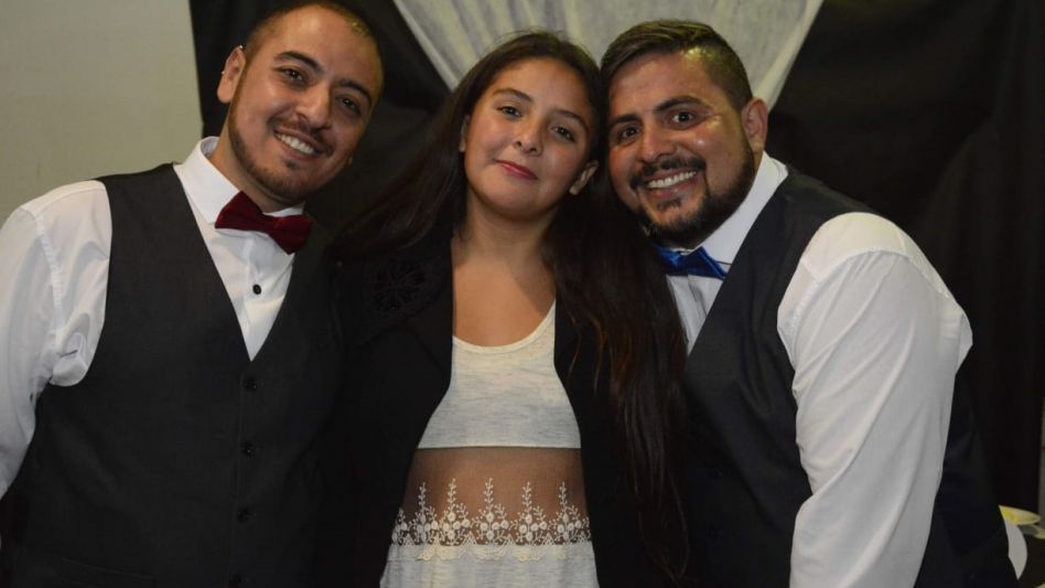 Azul Morena felíz junto a su papá y ?Nacho?.  GENTILEZA MATÍAS GOIGOCHEA   