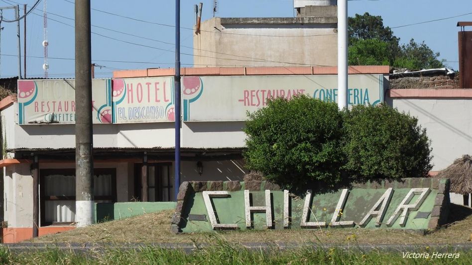 Anoche se informó que actualmente son tres los casos de Covid 19 en Chillar. Debido a que aún no se ha determinado en forma fehaciente la ruta epidemiológica, el intendente Hernán Bertellys dispuso qu