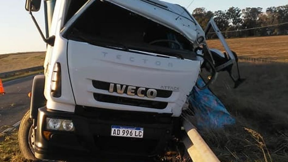 El azuleño que murió ayer manejaba un camión Fiat Iveco.  ABCHOY.COM.AR