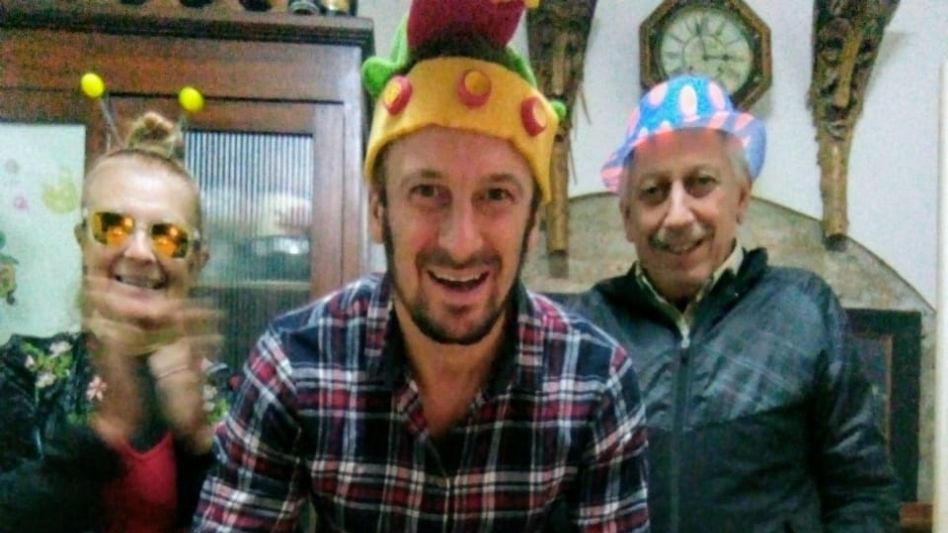 En primer lugar mi familia, que son los pilares de mi vida y mi sostén. Los que día a día me acompañan y me enseñan con el ejemplo. Y me alientan a seguir adelante pese a las dificultades que se pueda