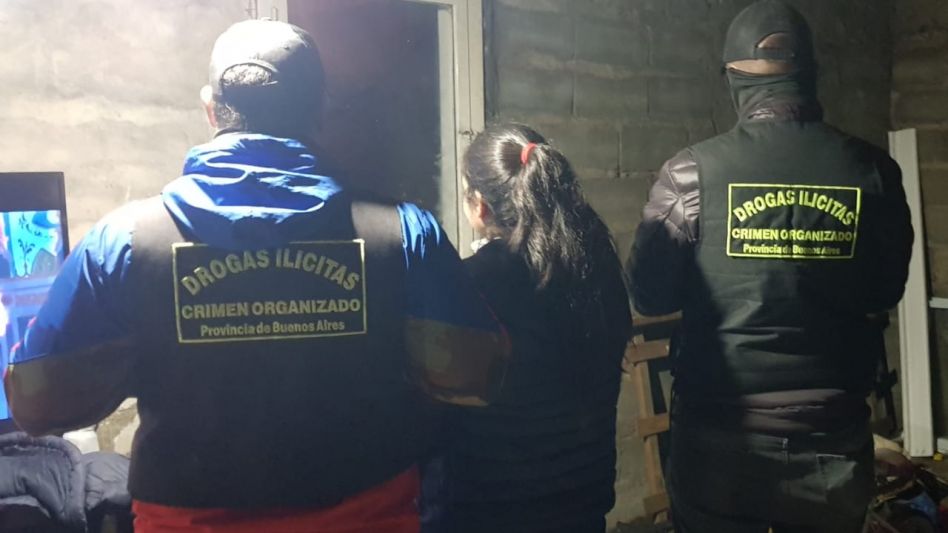 La joven imputada se había negado a declarar al día siguiente de que fuera arrestada, cuando la trasladaron a Tribunales para ser indagada. FOTOS: DROGAS ILÍCITAS AZUL/PBA 