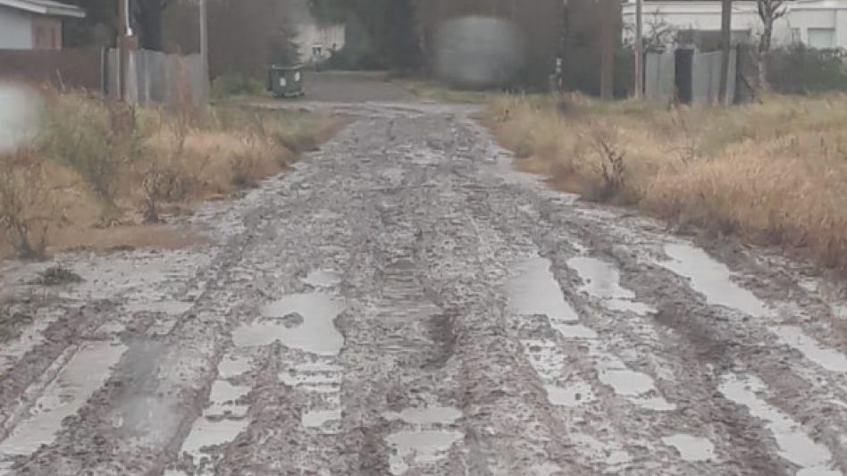 Los vecinos de los barrios AMCA y Pinasco Sur aseguran que cuando llueven algunas gotas las calles se vuelven intransitables.