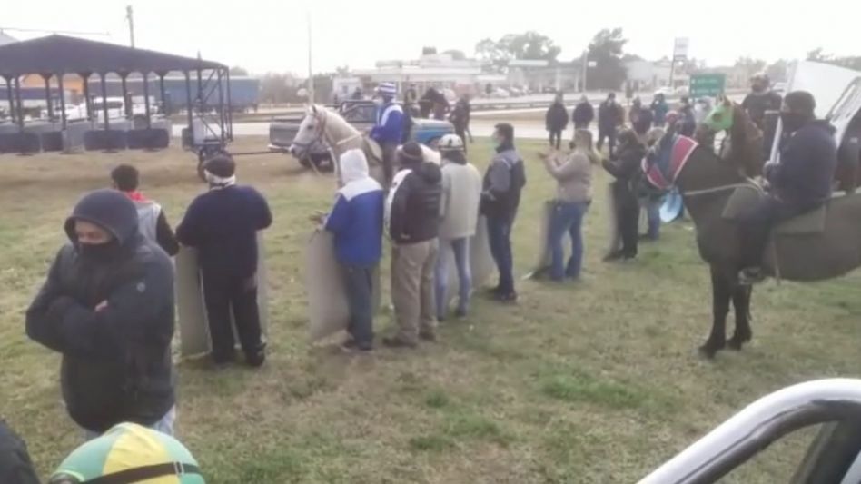 El reclamo se realizó ayer cerca de las 11 de la mañana en el acceso a esta ciudad desde la Ruta 3.