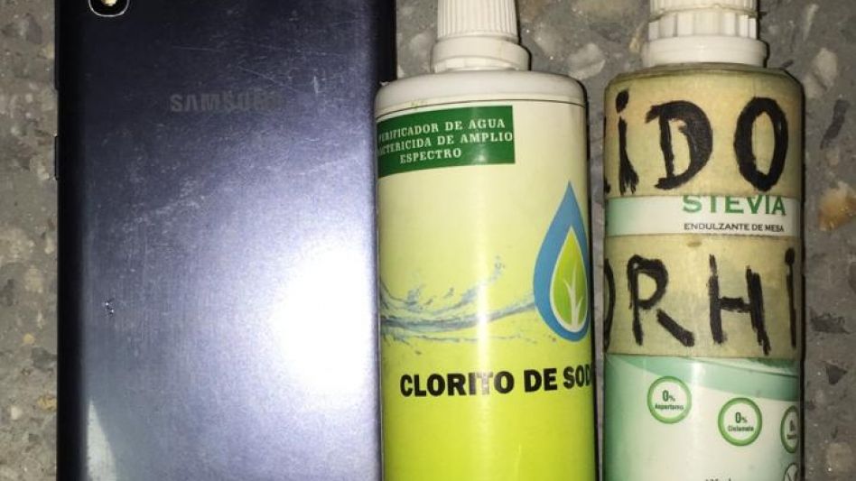 Los elementos que la Policía incautó en ese allanamiento en la chacra del sospechado. FOTO: SUBCOMISARÍA CHILLAR/PBA