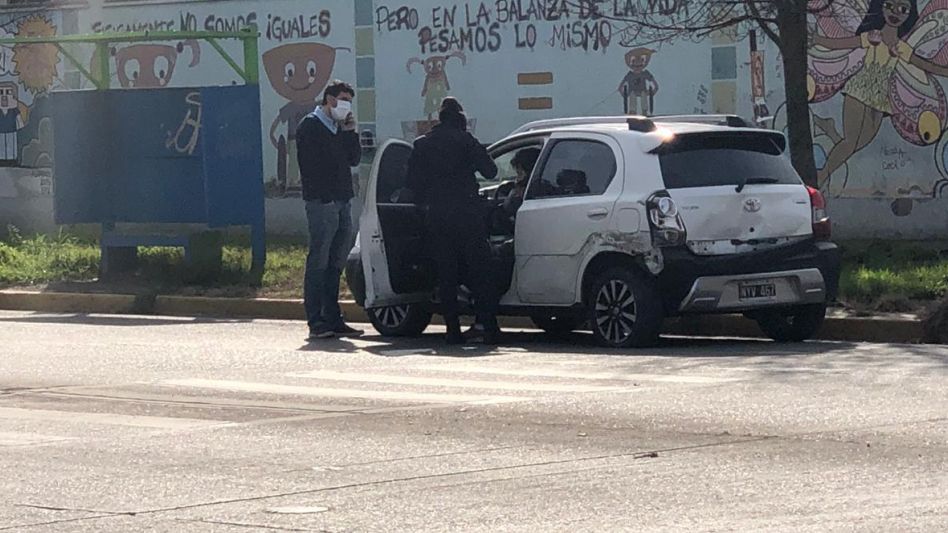 Tres vehículos involucrados en choque en Av. Mitre y Colón