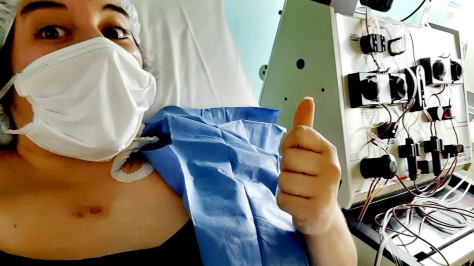 Martina Mandagarán durante la extracción de médula ósea. FOTOS GENTILEZA MARTINA MANDAGARÁN