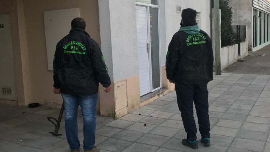 Investigan a dos hombres que tenían cocaína: están detenidos 