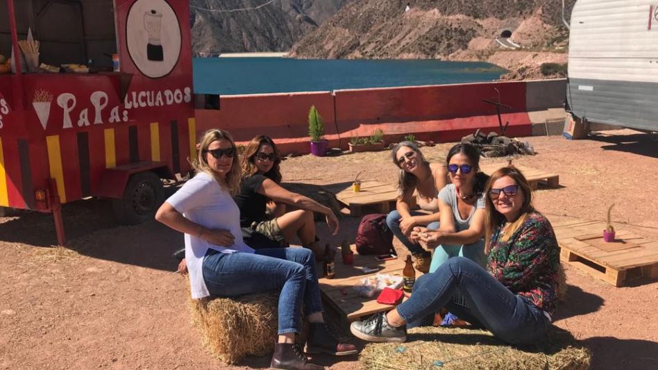 Laura Kolman, Mariana Torta, Sabina Barbosa, Mariela Tancredi y Lala Franco. Amigas de hace más de 30 años.  GENTILEZA LALA FRANCO