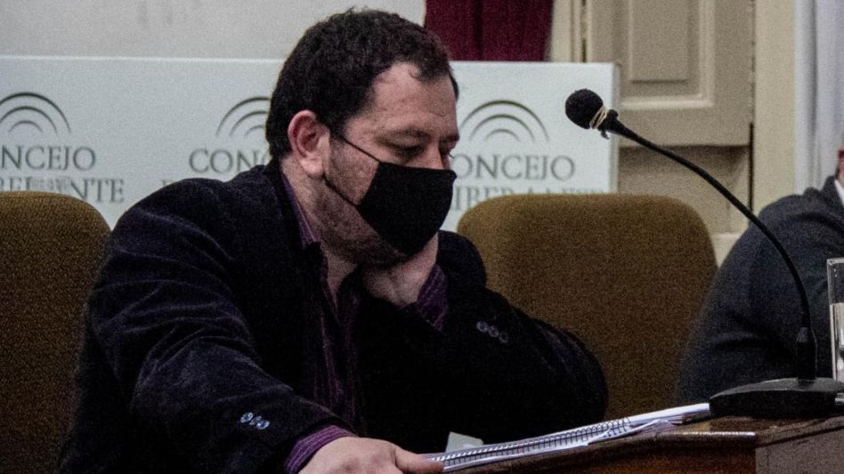 El concejal del bloque Peronismo para el Desarrollo Local, Nicolás Cartolano, ayer durante un momento de la décima sesión ordinaria. ANGIE DÍAZ JACQUOT