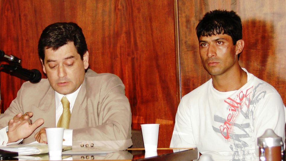 Marcelo Díaz seguirá en la cárcel por el crimen de Juan Carlos Bulasio. En la imagen, junto a su abogado Gustavo Torchia, durante el juicio que por este caso se hizo. A. TAMBURO/ARCHIVO