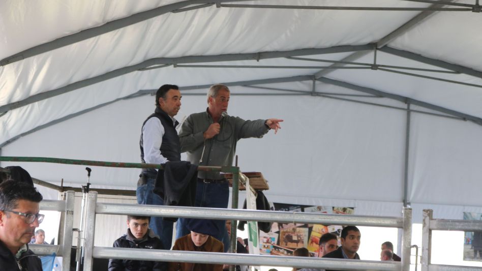 Julio Ruiz y Enrique Adrogué en la última venta de Tres Marías de Gutiérrez.