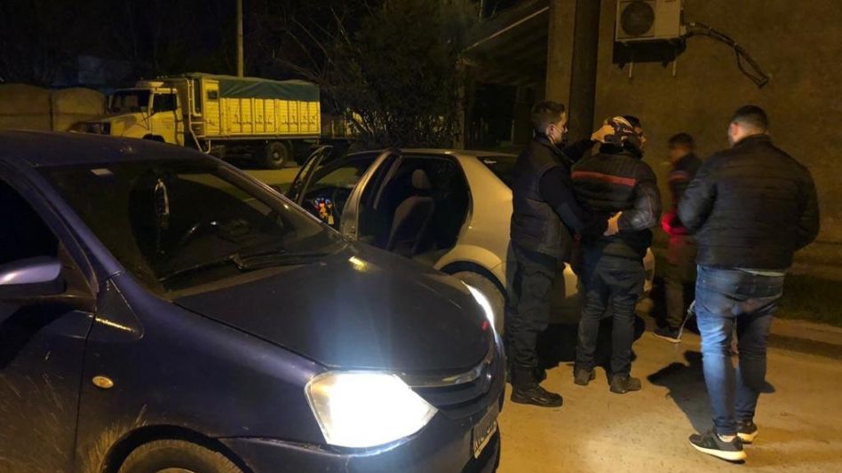 El procedimiento que se tradujo en los arrestos de los imputados se llevó a cabo en horas de la noche de anteayer lunes en Villa Piazza Sur. DDI AZUL/PBA 