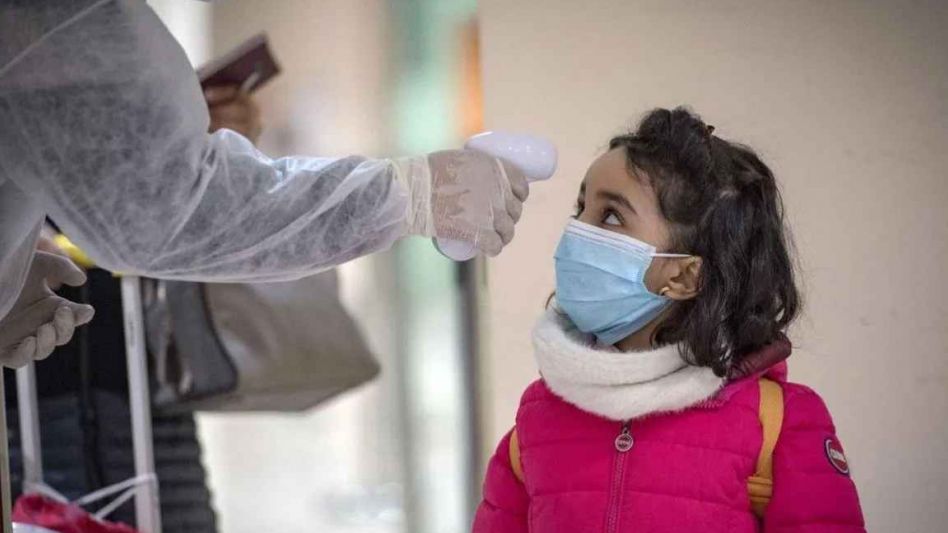 Los chicos pequeños pueden ser mucho más contagiosos de coronavirus que los adultos