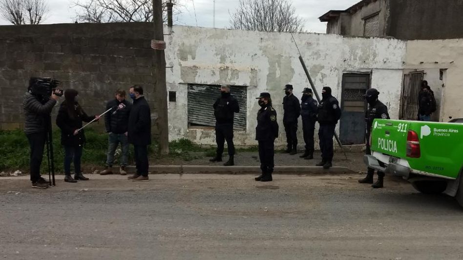 Sólo uno de los arrestados figura investigado por una infracción a la Ley 23737. En los procedimientos se hallaron elementos de interés para esa causa penal. FOTOS: EPDS AZUL/PBA