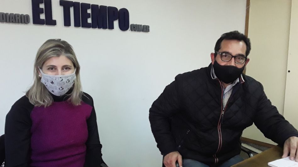 Mariela Bianco y Nelson Sombra cuando hablaron ayer con este diario sobre la ayuda económica que le dará PAMI a los centros de salud que reciban a afiliados positivos de COVID-19.